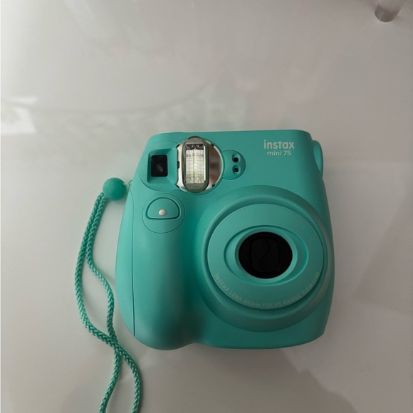 turquoise polaroid camera with matching case 📸